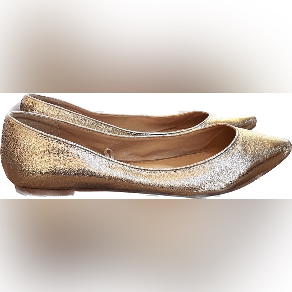 Gold pointed toe flats | Size 9 | Chinese Laundry